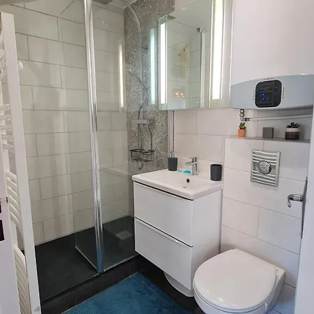 아파트 Lumineux Dans Calme Et Arboree 꺄부흐