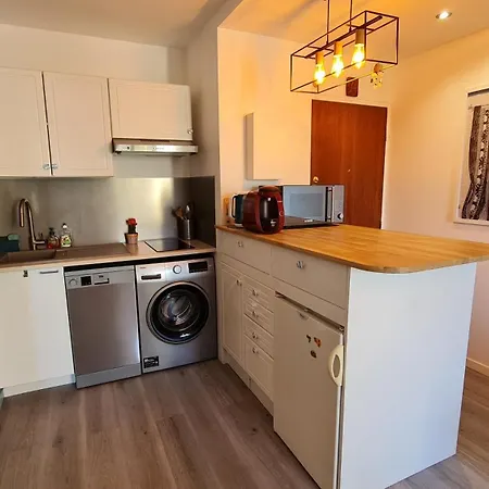 Lumineux Dans Calme Et Arboree 아파트 *